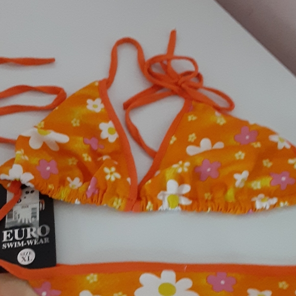 Bikini - Picture 2 of 2